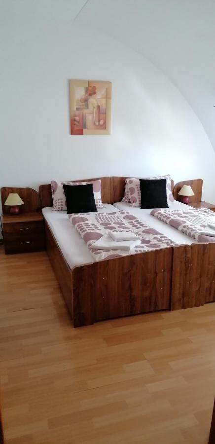 Trenčín Pension Magnolia מראה חיצוני תמונה