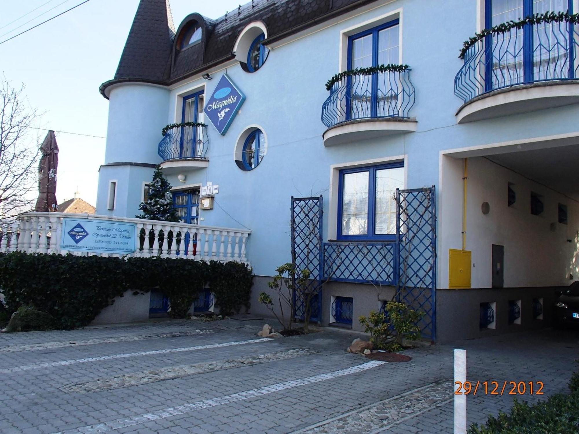 Trenčín Pension Magnolia מראה חיצוני תמונה