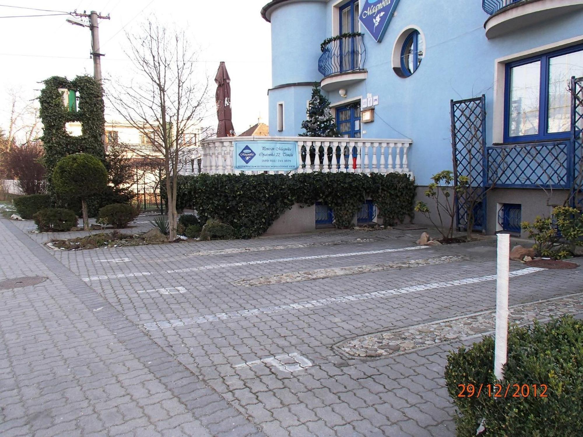 Trenčín Pension Magnolia מראה חיצוני תמונה