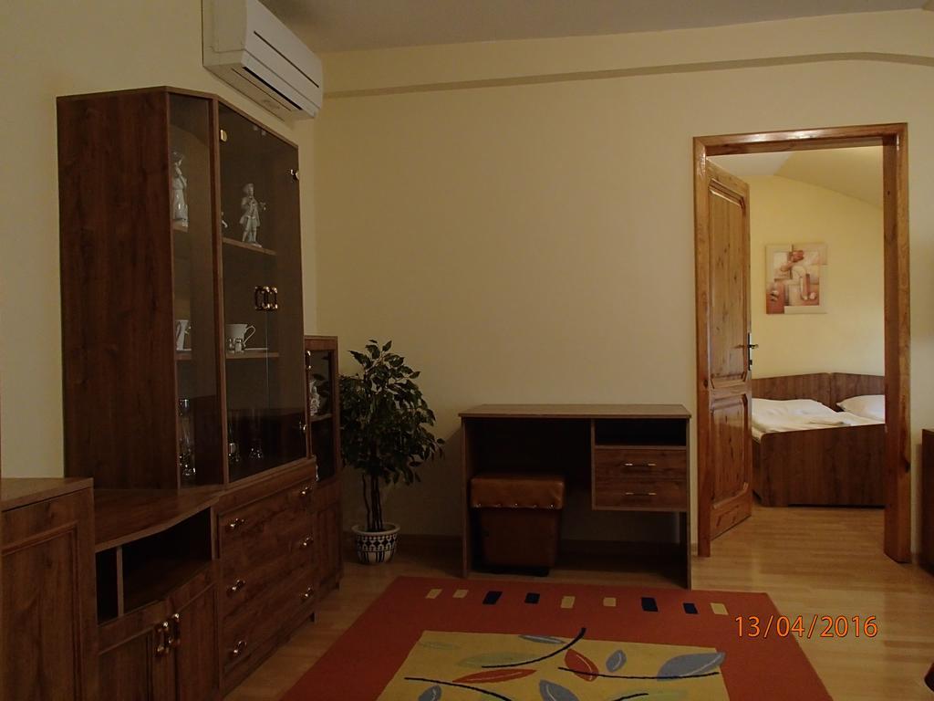 Trenčín Pension Magnolia מראה חיצוני תמונה