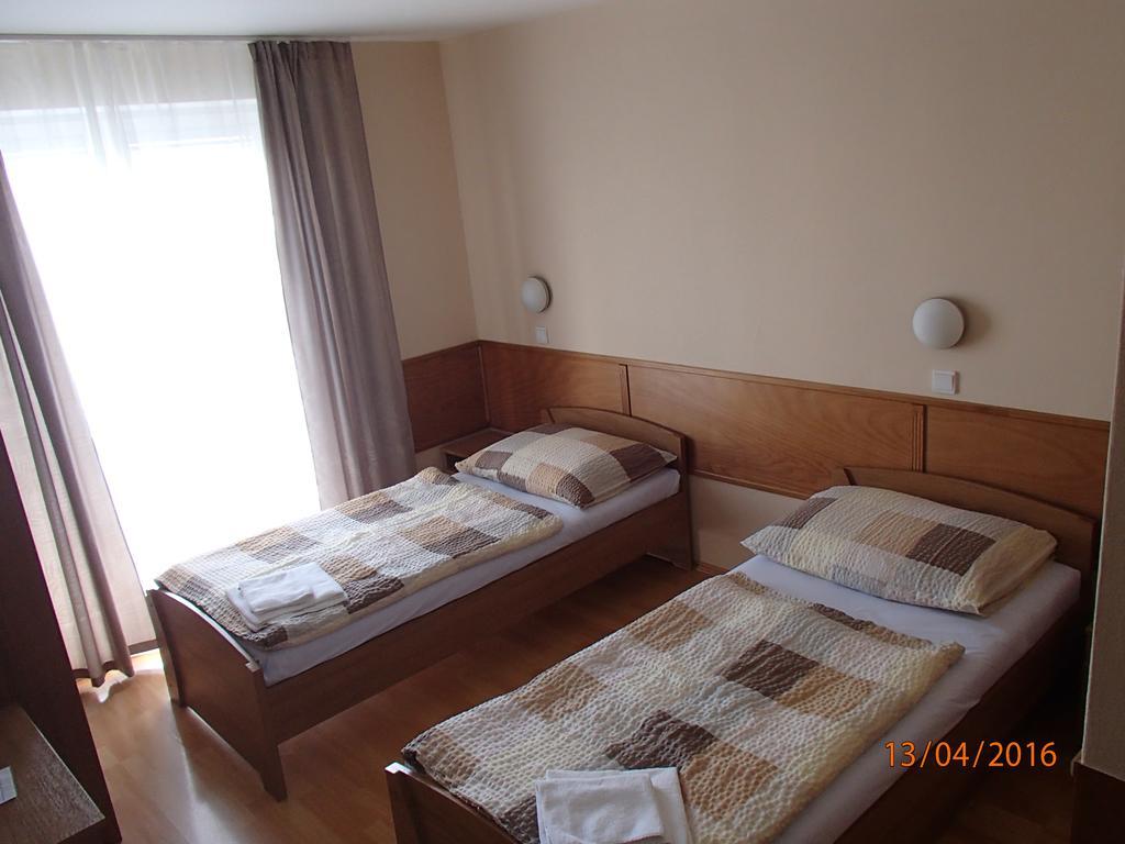 Trenčín Pension Magnolia מראה חיצוני תמונה
