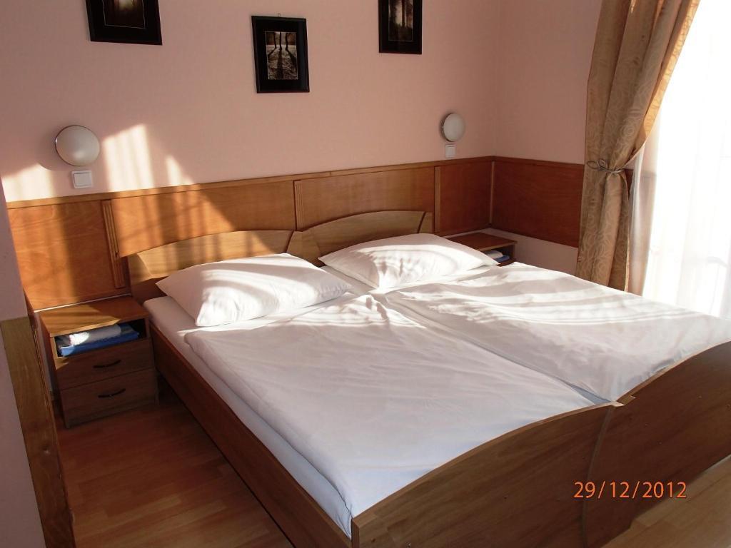 Trenčín Pension Magnolia מראה חיצוני תמונה