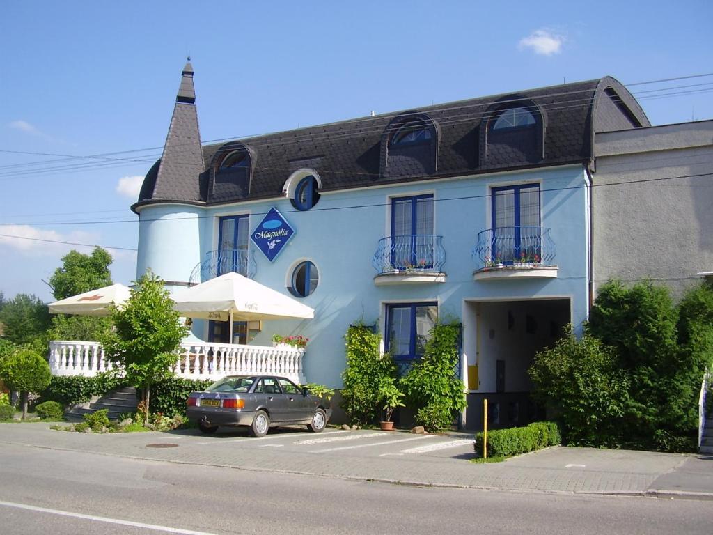 Trenčín Pension Magnolia מראה חיצוני תמונה