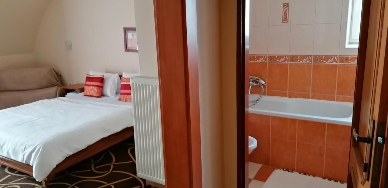 Trenčín Pension Magnolia מראה חיצוני תמונה