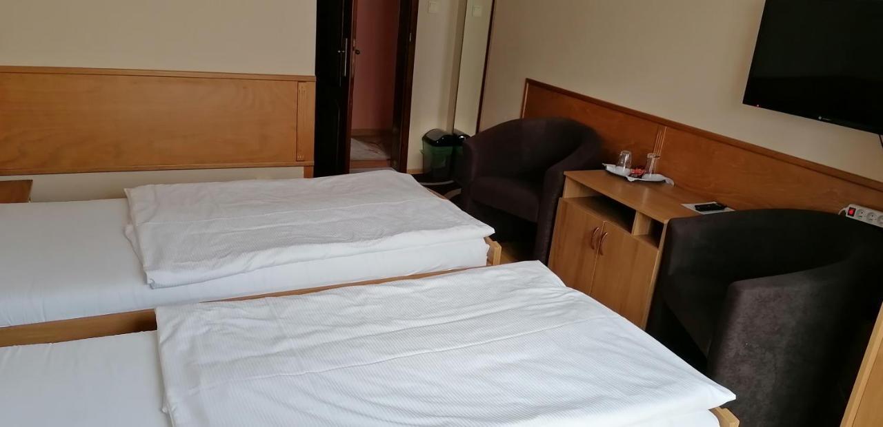 Trenčín Pension Magnolia מראה חיצוני תמונה