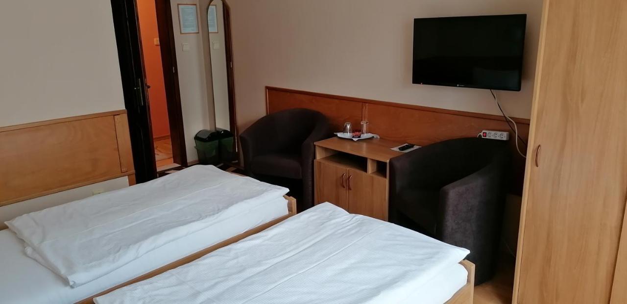 Trenčín Pension Magnolia מראה חיצוני תמונה